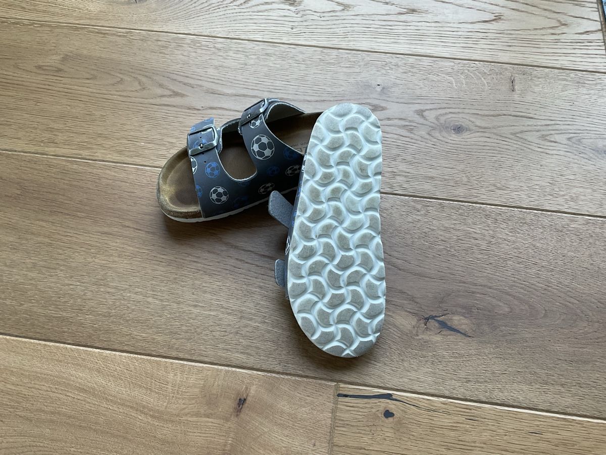 Scarpe per ragazzi: Sandalen, Gr. 32, Fussball Design – Usato da Weinfelden venduto da fse_9bk7 1