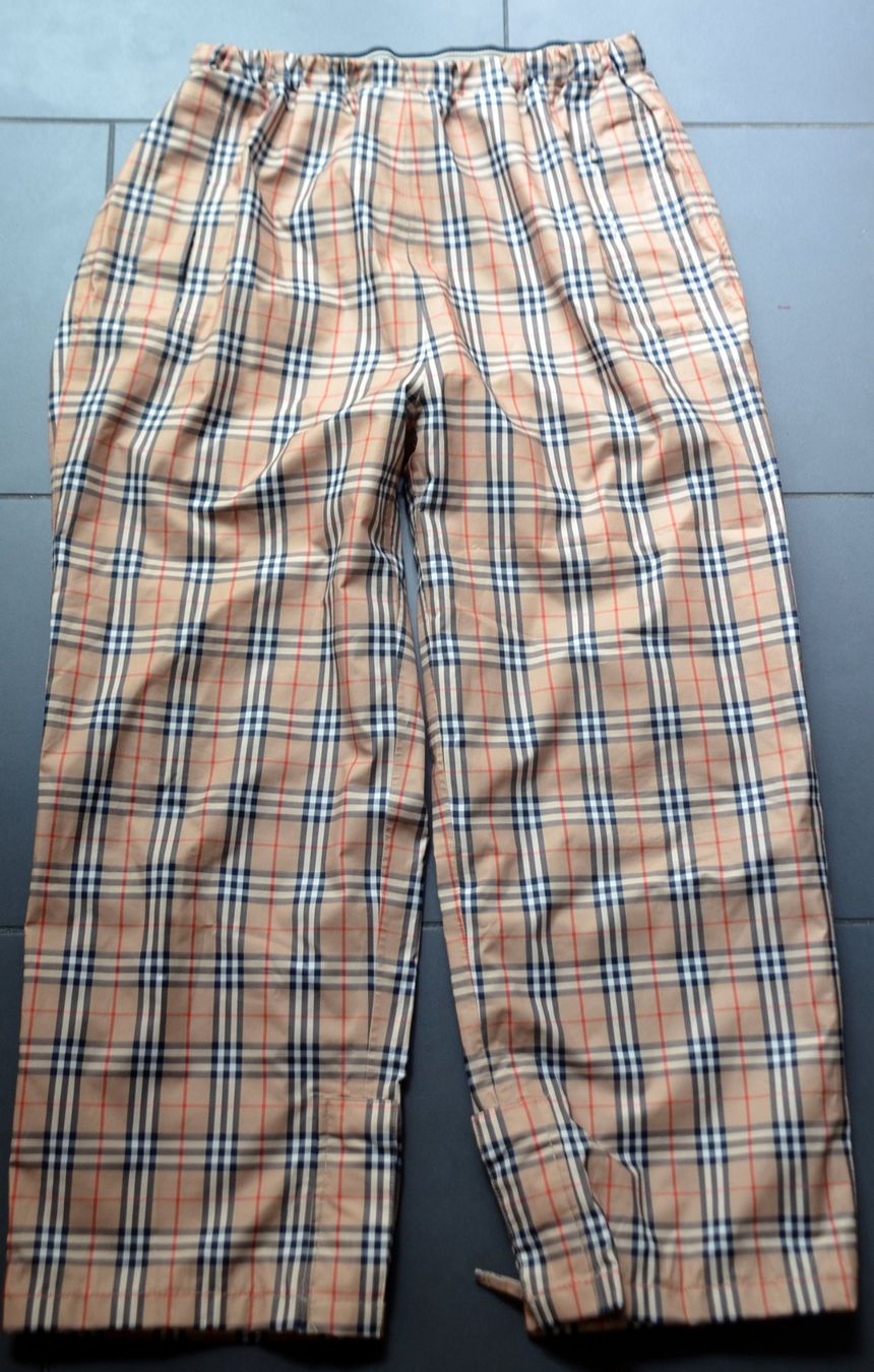 Burberry Pantaloni: Burberry Hose / pantalon 3/4 .S – Usato da Collonges venduto da arashee 3