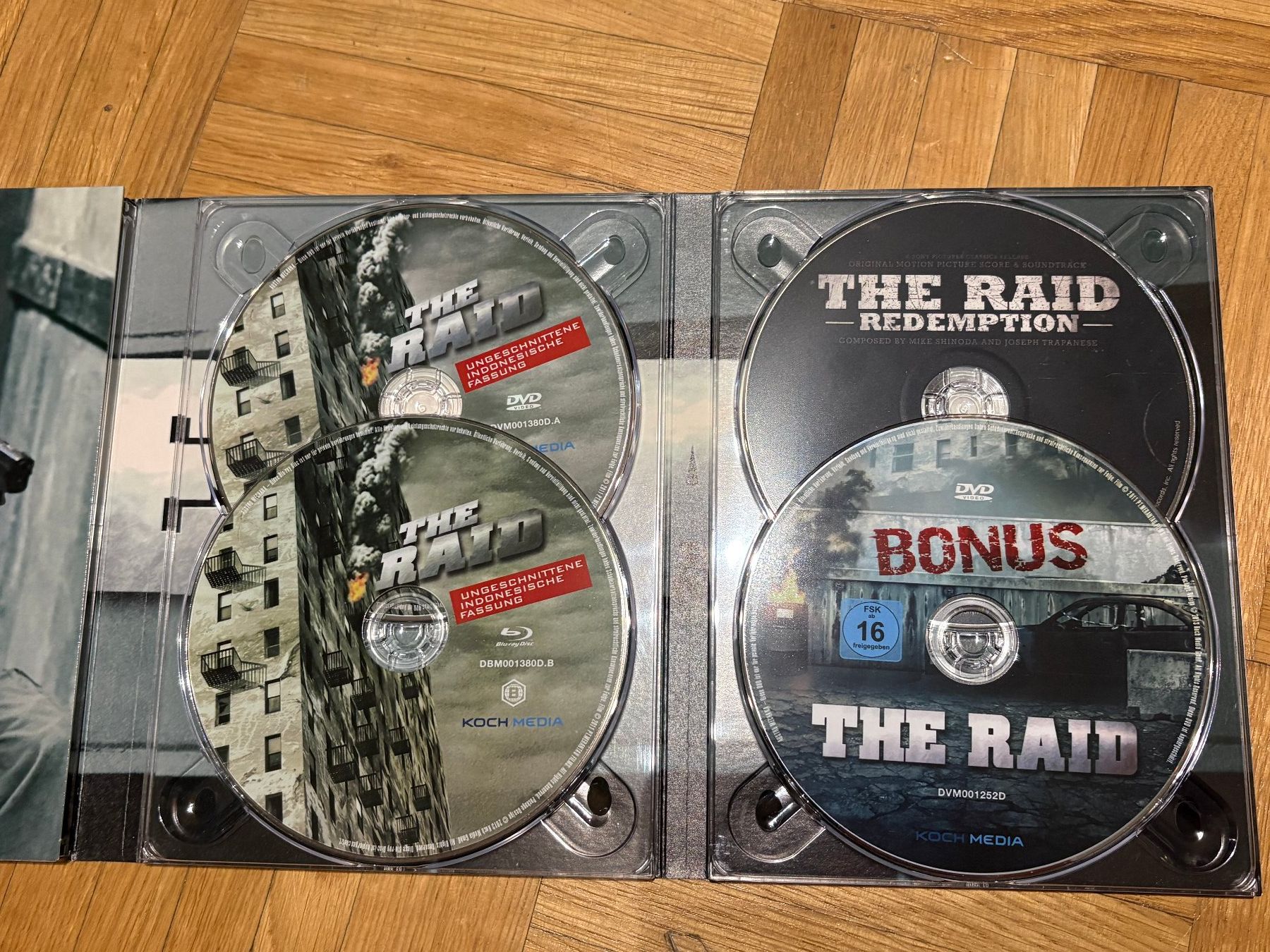 Tutti i DVDs: The Raid - Ultimate Edition - Blu-ray + DVD – Usato da Zürich venduto da Malcom 3