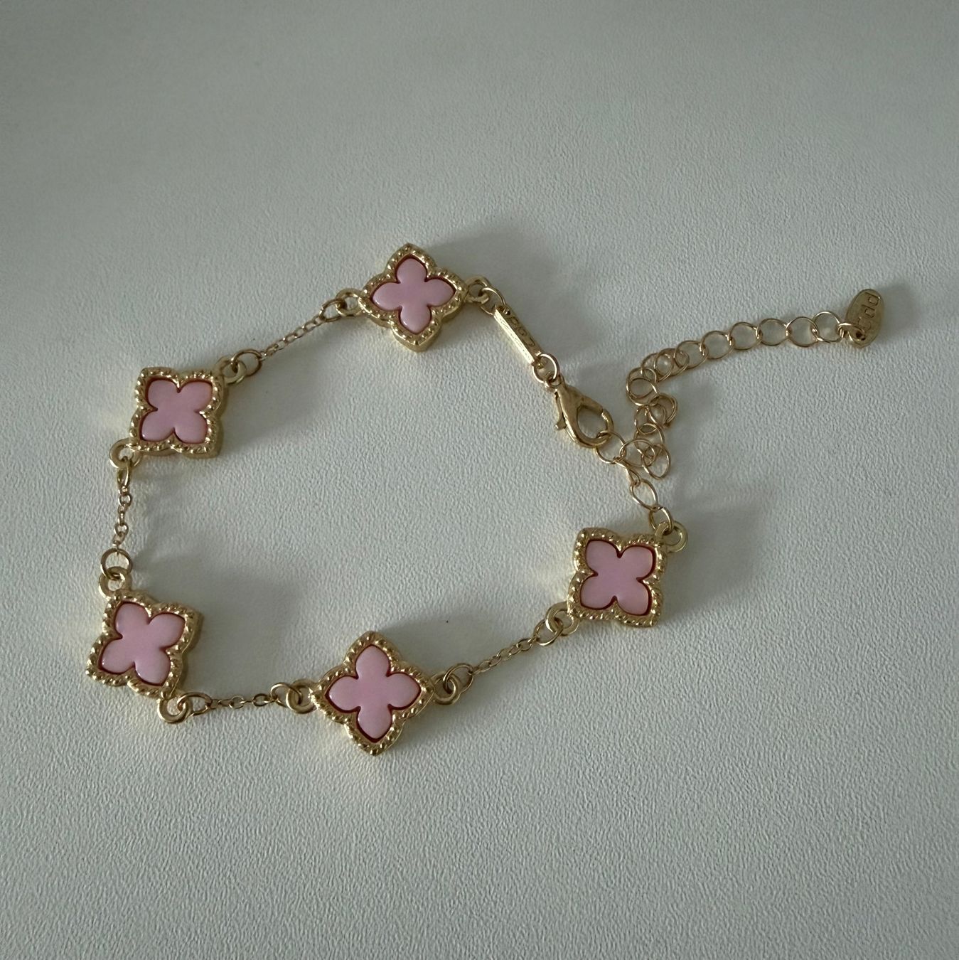 Armbänder & -reifen: Armband Kleeblatt Muster goldfarben neu rosa oder weiss – Neu und originalverpackt aus Kloten von des_xv52 1