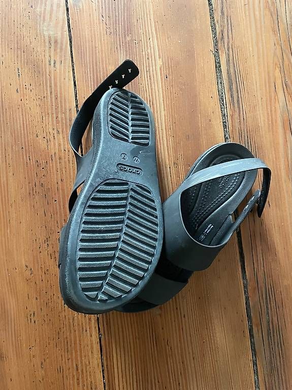 Crocs Damenschuhe: Neuwertige Crocs – Neu (gemäss Beschreibung) aus Bern von Noo0 1