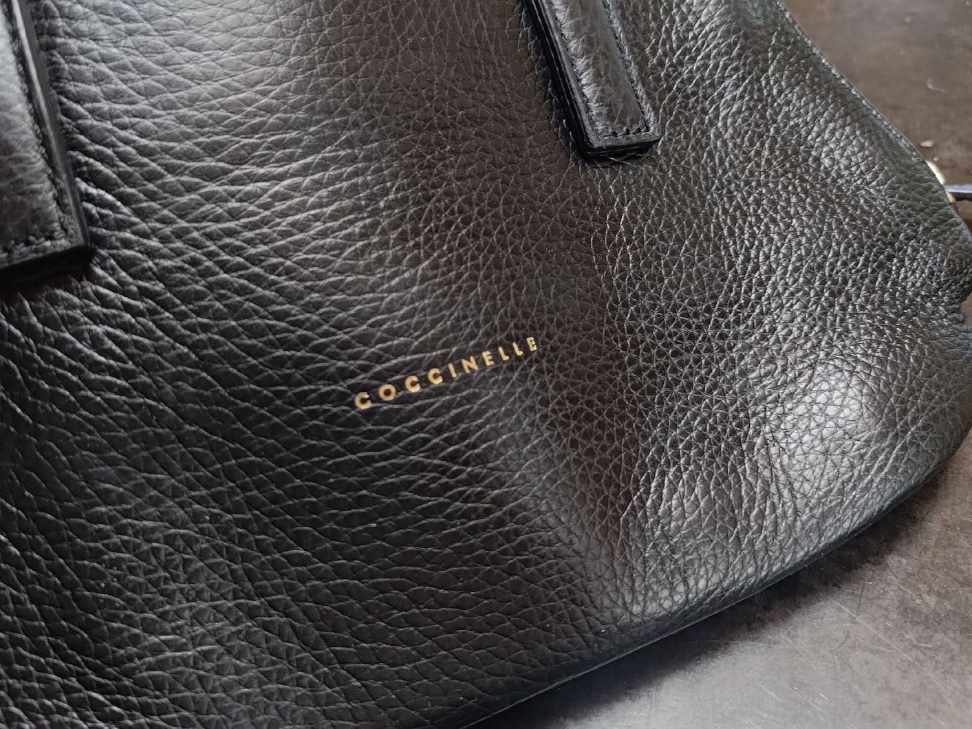 Coccinelle Taschen für Damen: COCCINELLE Designertasche Schwarz Leder – Gebraucht aus Zürich von yprat 1