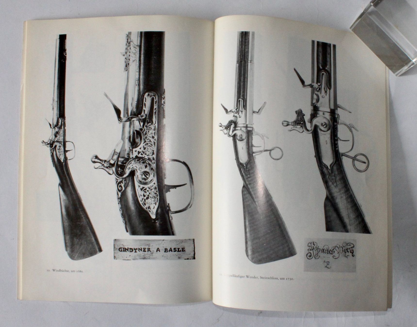 Libri: 2 BÜCHER UND 2 HEFTCHEN ÜBER FEUERWAFFEN. – Usato da Grandcour venduto da Flowerstyle 8