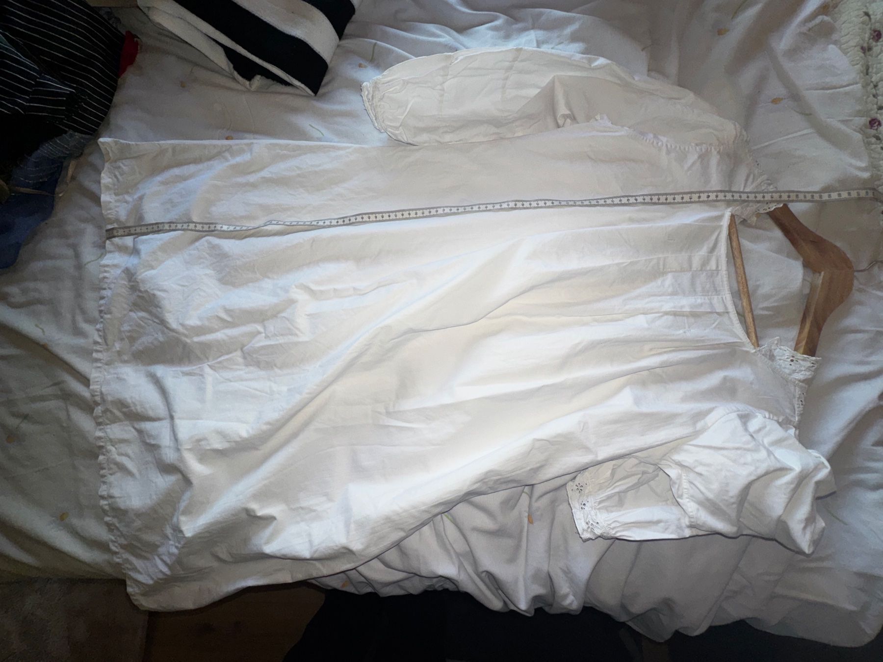 Vestiti: Robe de nuit vintage blanche coton brodé – Usato da Ovronnaz venduto da Etagne68 6