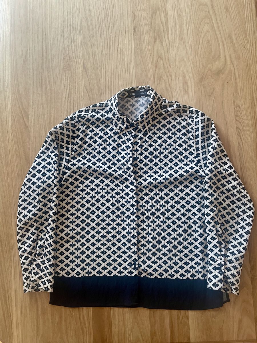 Zara Camicette: Bluse von Zara, hellbeige mit dunkelblauem Muster – Usato da Zürich venduto da pgr_9pzn 2