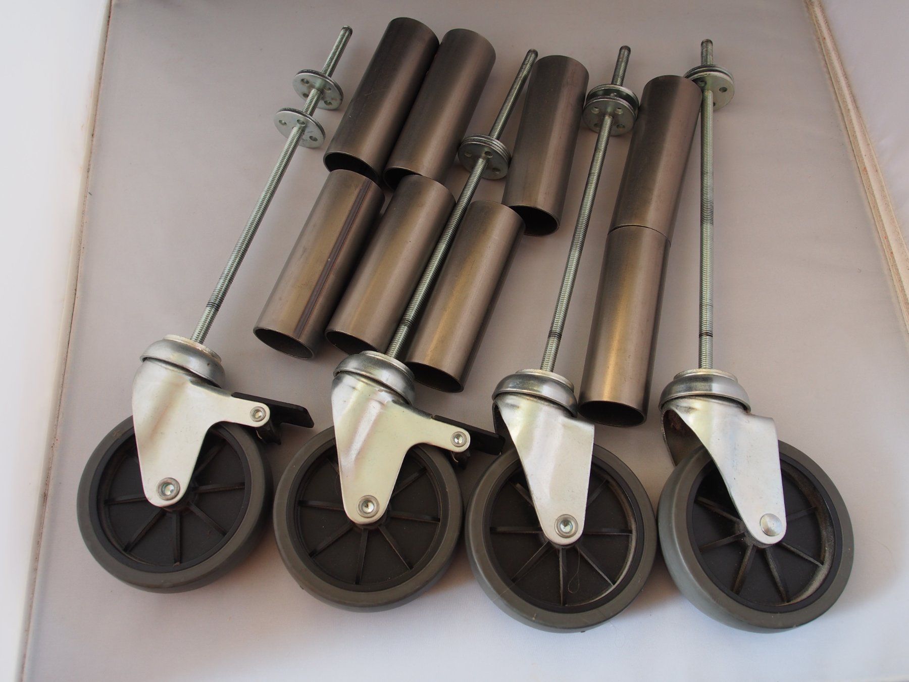Altro per stoccaggio & trasporto: 4 roulettes avec douilles pour fixation – Usato da Ovronnaz venduto da Etagne68
