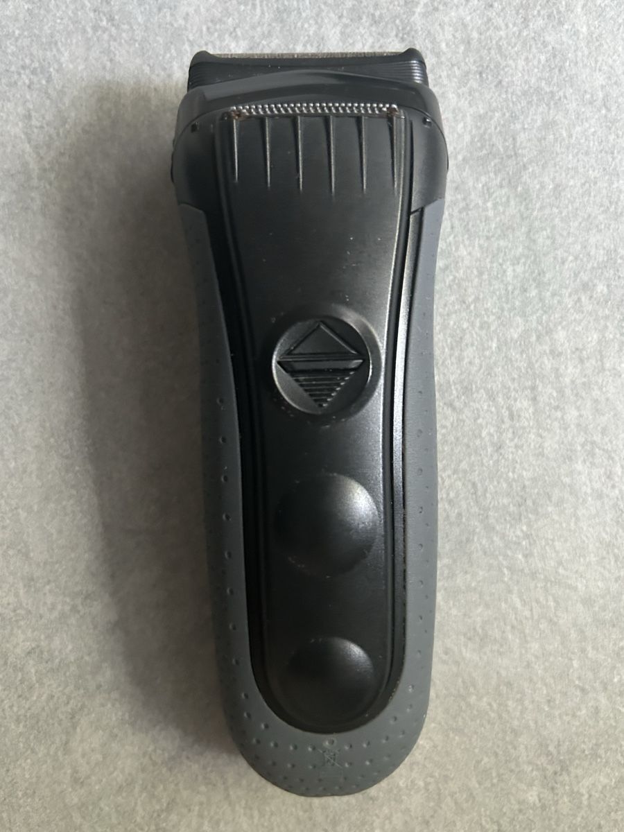 Braun Rasoi & Lamette da barba: Braun Rasierer Series 3 mit Ladekabel, gebraucht            – Usato da Wolhusen venduto da eve_m6cg 1