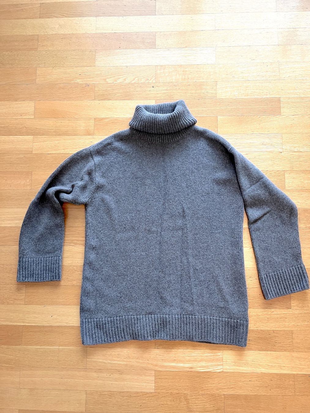 H&M Maglioni & Felpe: Oversize Pullover von H&M Premium Gr. S – Usato da Binningen venduto da criss-cross