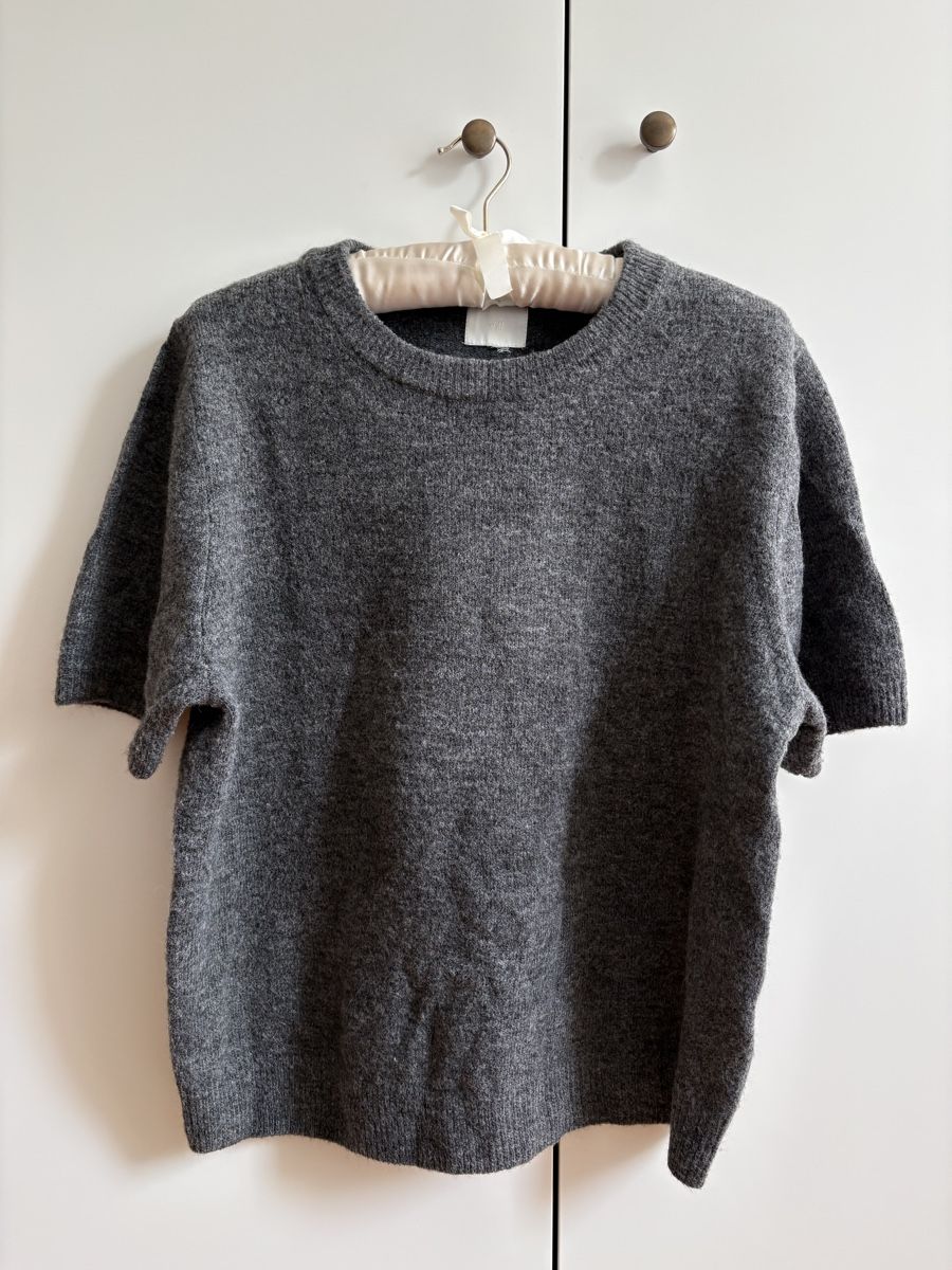 H&M Pulls & Sweat-shirts: Grauer Kurzärmel Pullover, Grösse M, H&M – D'occasion à Zürich par Sera.13