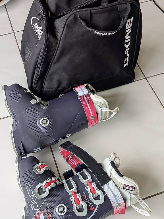 Tecnica Scarpe da donna: Skischuhe Grösse 25.5 / EU 39-40 – Usato da Hergiswil NW venduto da Bastaag 1