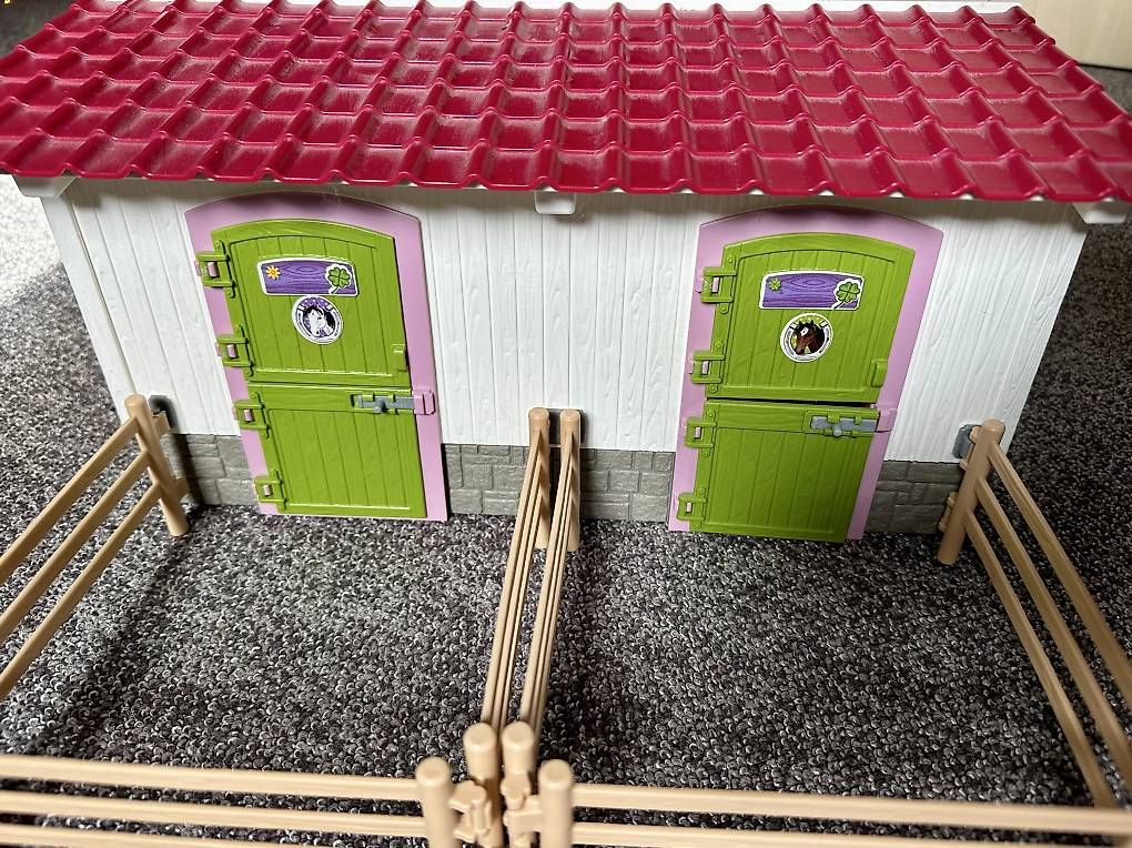 Schleich Giocattoli: Schleich Pferdestall pink – Usato da Rüegsauschachen venduto da van_dmm2 4