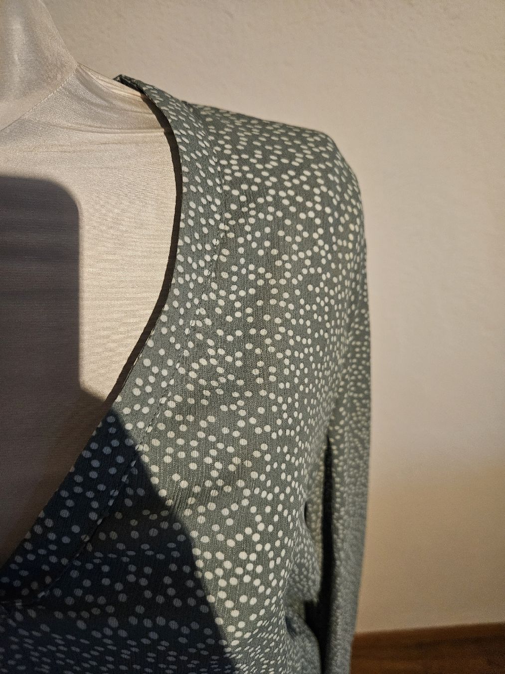 Camicette: Sommerliche Bluse mit Rüschen, Grösse L – Usato da Bern venduto da TroeS 3