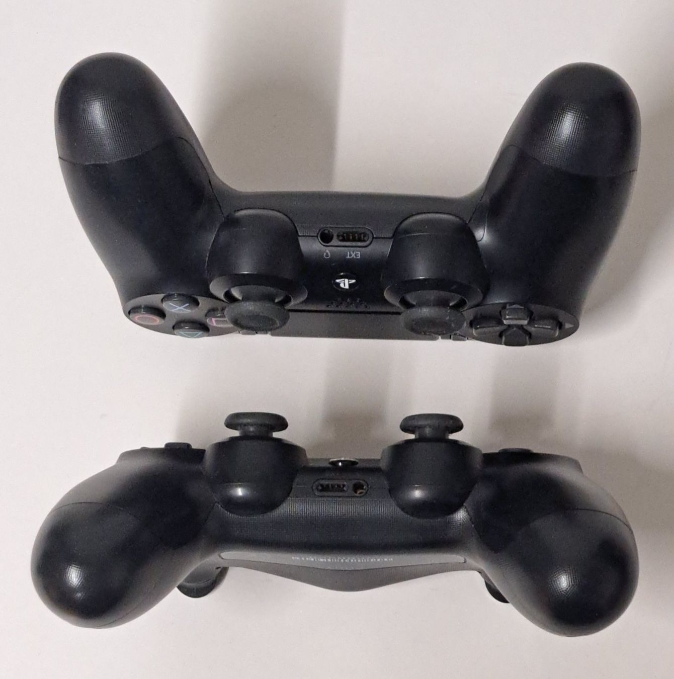 Sony Controller: Ps4 Controller Original SONY 2 Stück – Gebraucht aus Biel/Bienne von Sasha4u 2