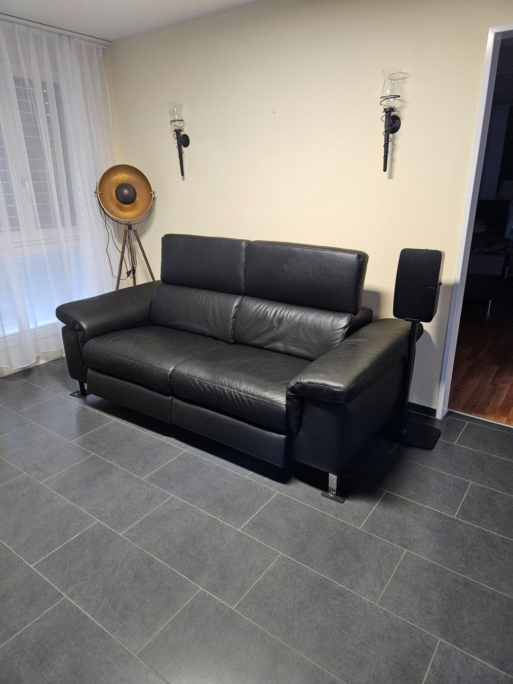 Sofas: Ledersofa schwarz mit Relaxfunktion 2-Sitzer gebraucht – Gebraucht aus Abtwil AG von roterose640