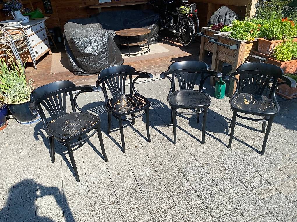 Chaises: Holzstühle schwarz, gebraucht – D'occasion à Vogelsang AG par compa64