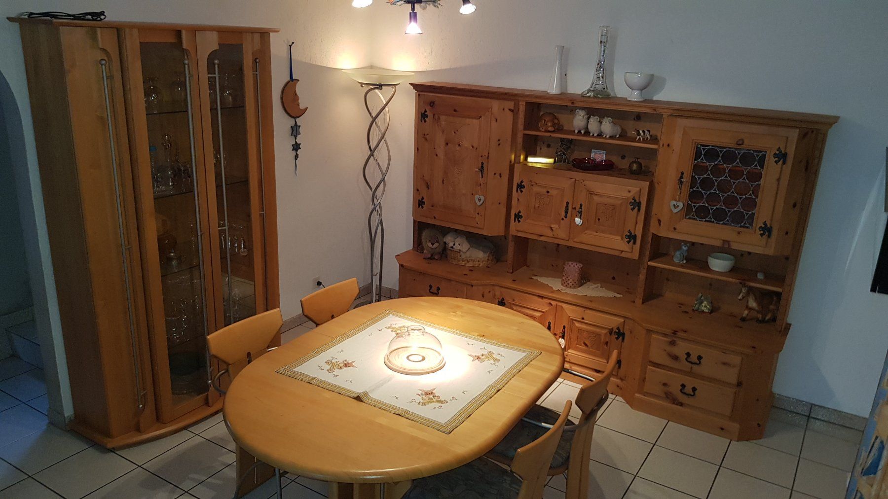 Credenze: Arven-Buffet, Esstisch mit 6 Stühlen, Vitrine – Usato da Aarburg venduto da ebbe_im_portemonnaie 5