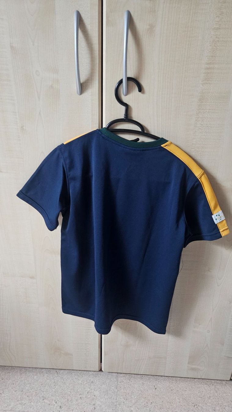 Canottiere & Pantaloni: Kinderfussballtrikot Australia "Socceros" – Usato da Münchenbuchsee venduto da Yothu 1