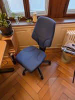 Blauer Bürostuhl