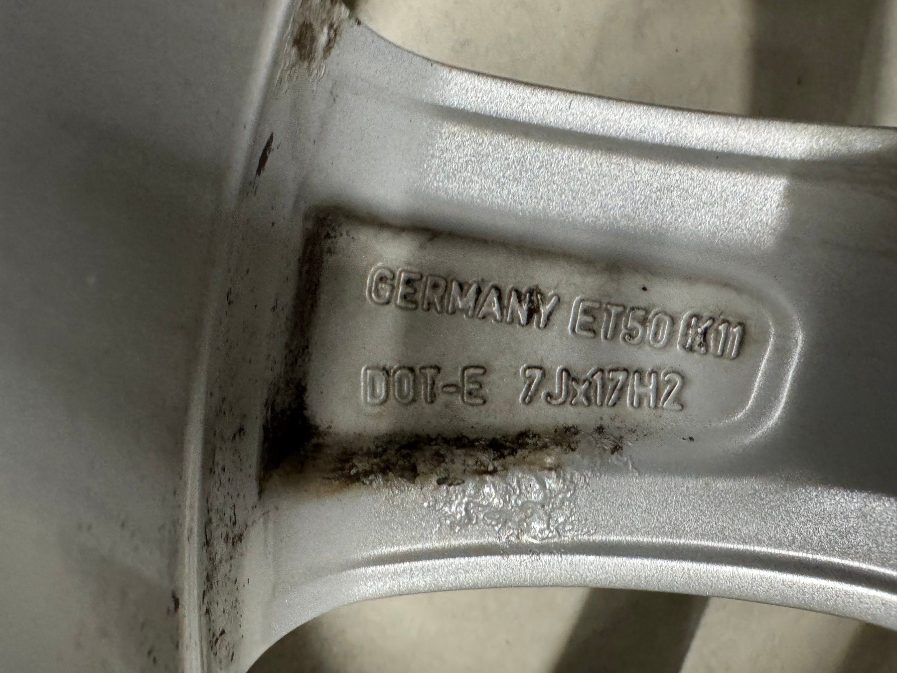 Volvo Pneus & Kompletträder: Volvo originalräder 7" x 17" – Gebraucht aus Amsoldingen von 242GT 8