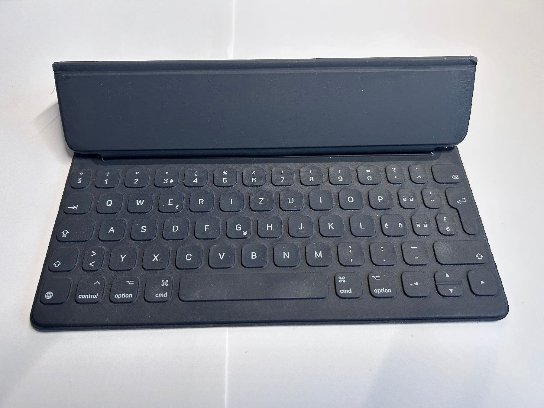 Apple Tastaturen: Apple Smart Keyboard (Anthrazit / CH / 2019) – Gebraucht aus Bern von san_svt6 1