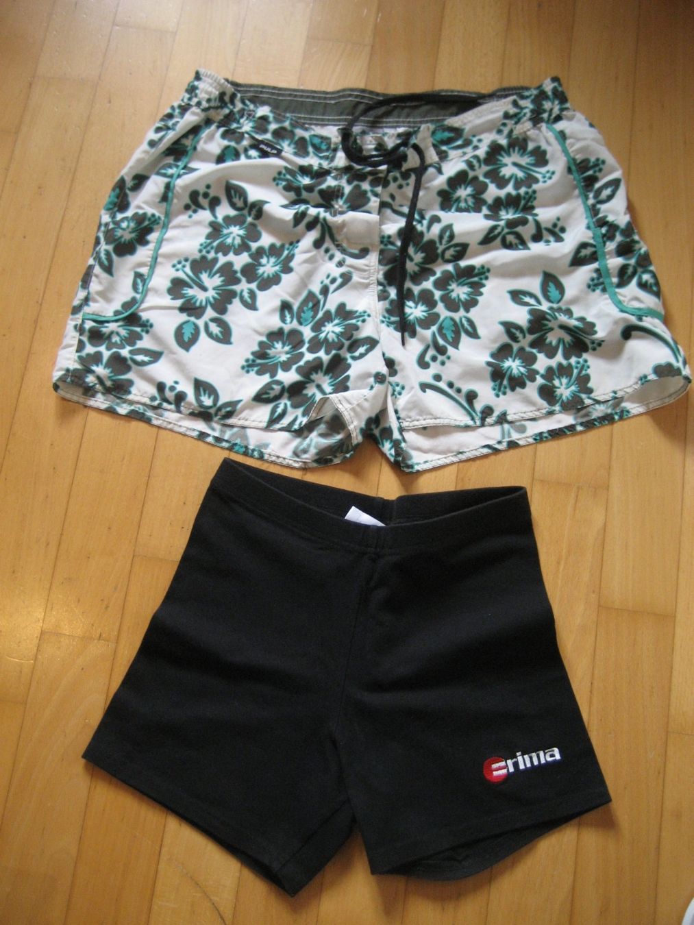 Erima Pantaloni: Shorts PULP und Erima – Usato da Unterengstringen venduto da Olifant4