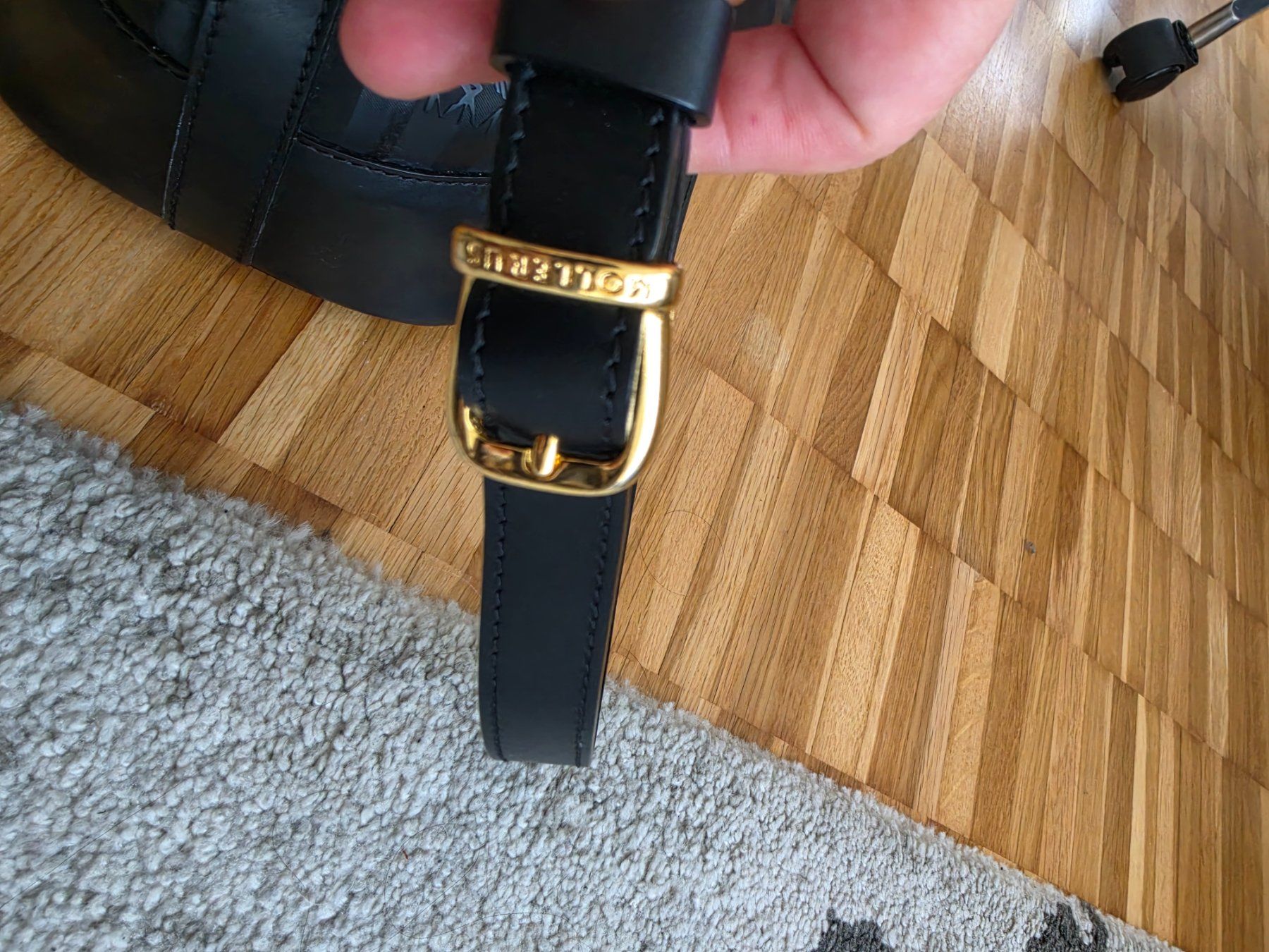 Maison Mollerus Borse da donna: Maison Mollerus Beuteltasche Niesen Schwarz – Usato da Zürich venduto da Sokaina 5