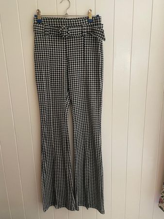 modische Damenhose