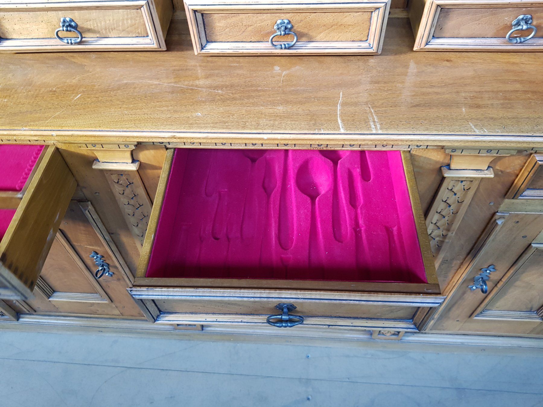 Buffets: Massiver Buffetschrank – D'occasion à Münchenstein par tsp01 5