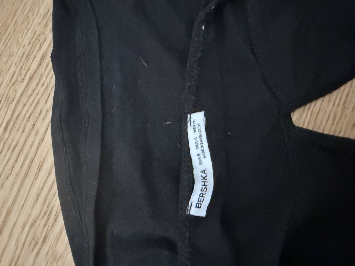 Bershka Top: t-shirt Bershka – Nuovo (secondo la descrizione) da Carouge GE venduto da goi_krq7 1