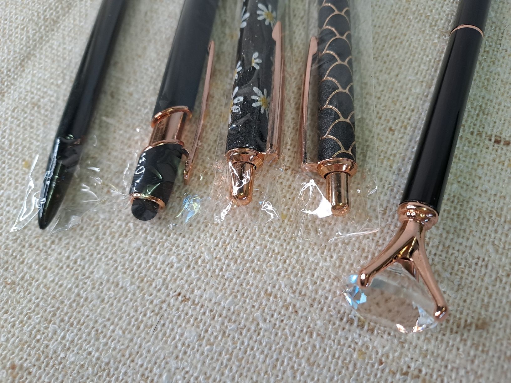 Stifte & Marker: Set mit 5 edlen Kugelschreiber schwarz – Neu und originalverpackt aus Uznach von Walaylatiere 1