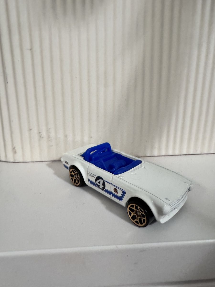 Hot Wheels Modellautos: Hot Wheels Triumph TR6 - White Convertible – Gebraucht aus Zug von axx3l