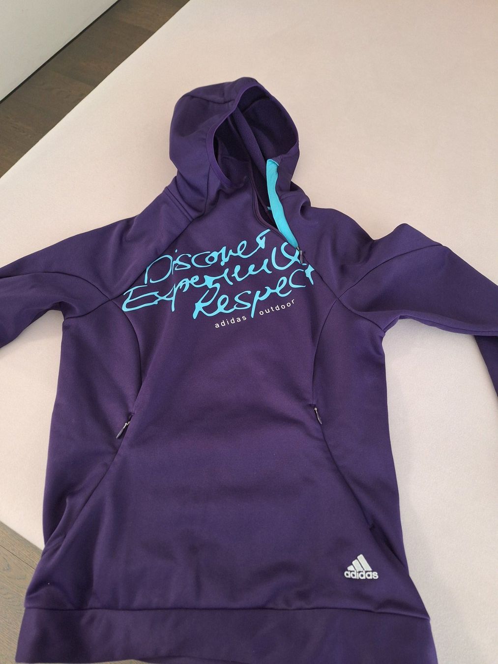 Adidas Maglioni & Felpe: Lässiger Hoodie von Adidas – Nuovo (secondo la descrizione) da Cham venduto da Fiftyfive 4