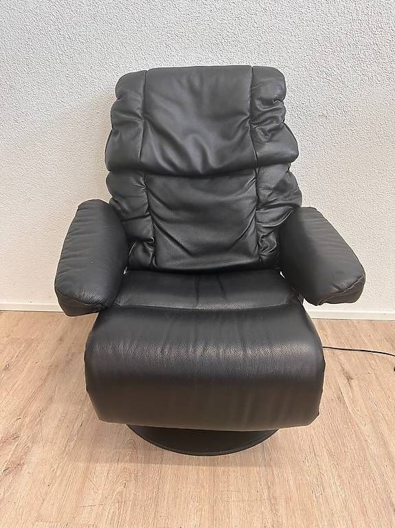 Poltrone: Moderner Relaxsessel mit Liegefunktion und USB-Anschluss – Usato da Obernau venduto da Arche_Noah_Brocki
