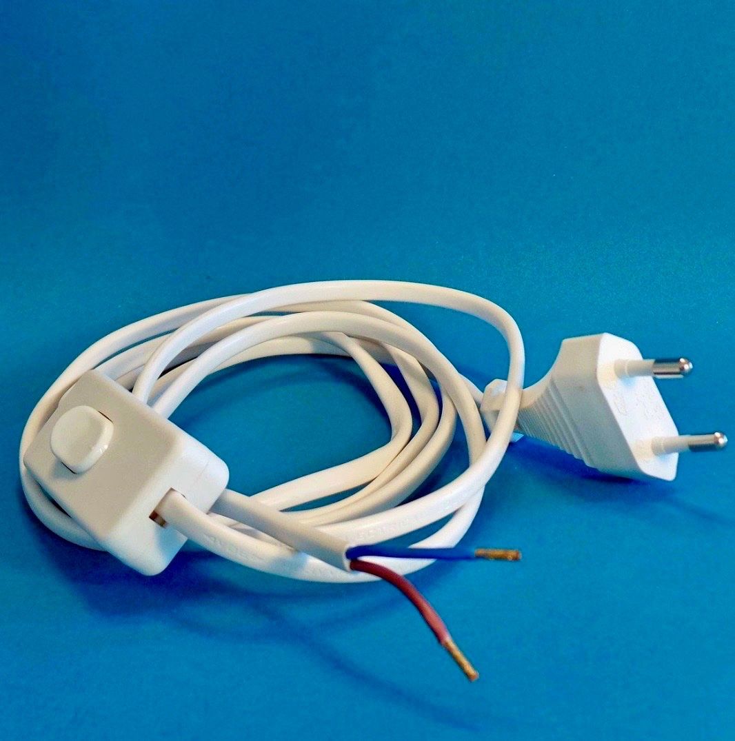 Cavi: Stromkabel mit Schalter und Stecker weiss – Nuovo e nell'imballaggio originale da Flawil venduto da lukas002