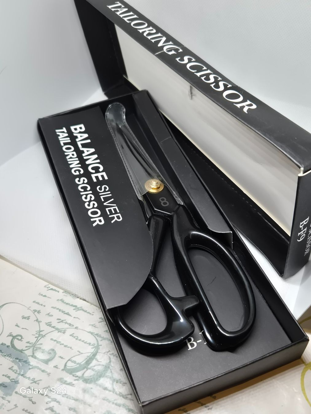 Alle Werkzeuge: Professionelle Schneiderschere - scharf! Neu! – Neu und originalverpackt aus Losone von bal_gfp6