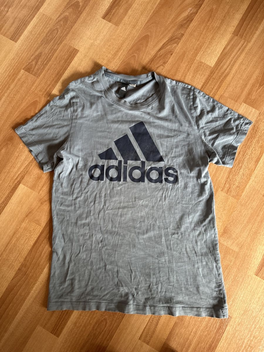 T-Shirts: Adidas T-Shirt, Grau, einf. Brustweite 48 cm  – Gebraucht aus St. Gallen von mai_gd7k
