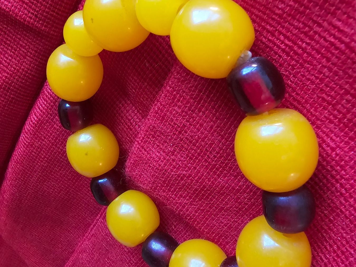 Bracciali & Braccialetti: gepresstes Bernstein Armband, elastisch mit XL Perlen Gr. L – Usato da Münchenbuchsee venduto da babilibern 3