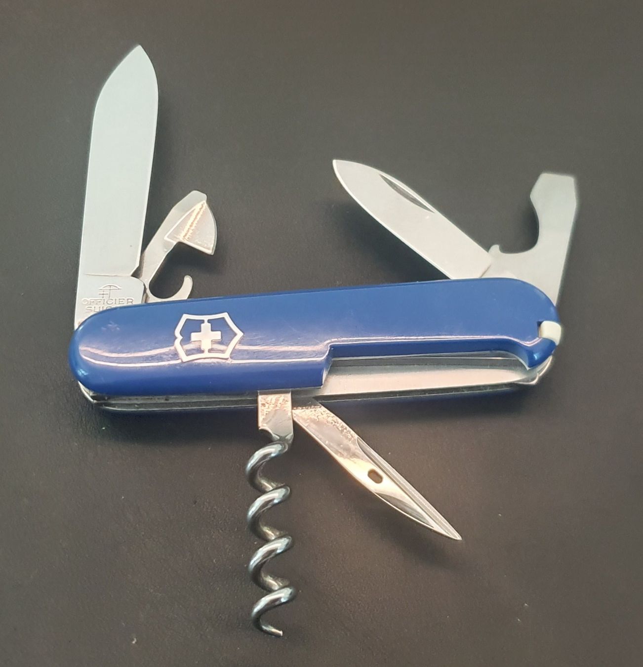 Victorinox Coltelli tascabile: 3 Victorinox Sackmesser mit Logo – Usato da Härkingen venduto da MarianneSi 2