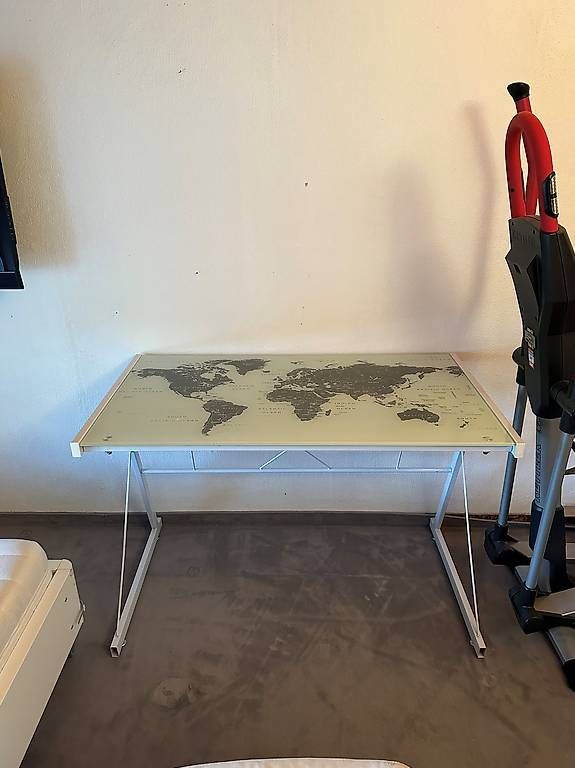 Tables: Glastisch – D'occasion à Wollerau par nikeyyty 1