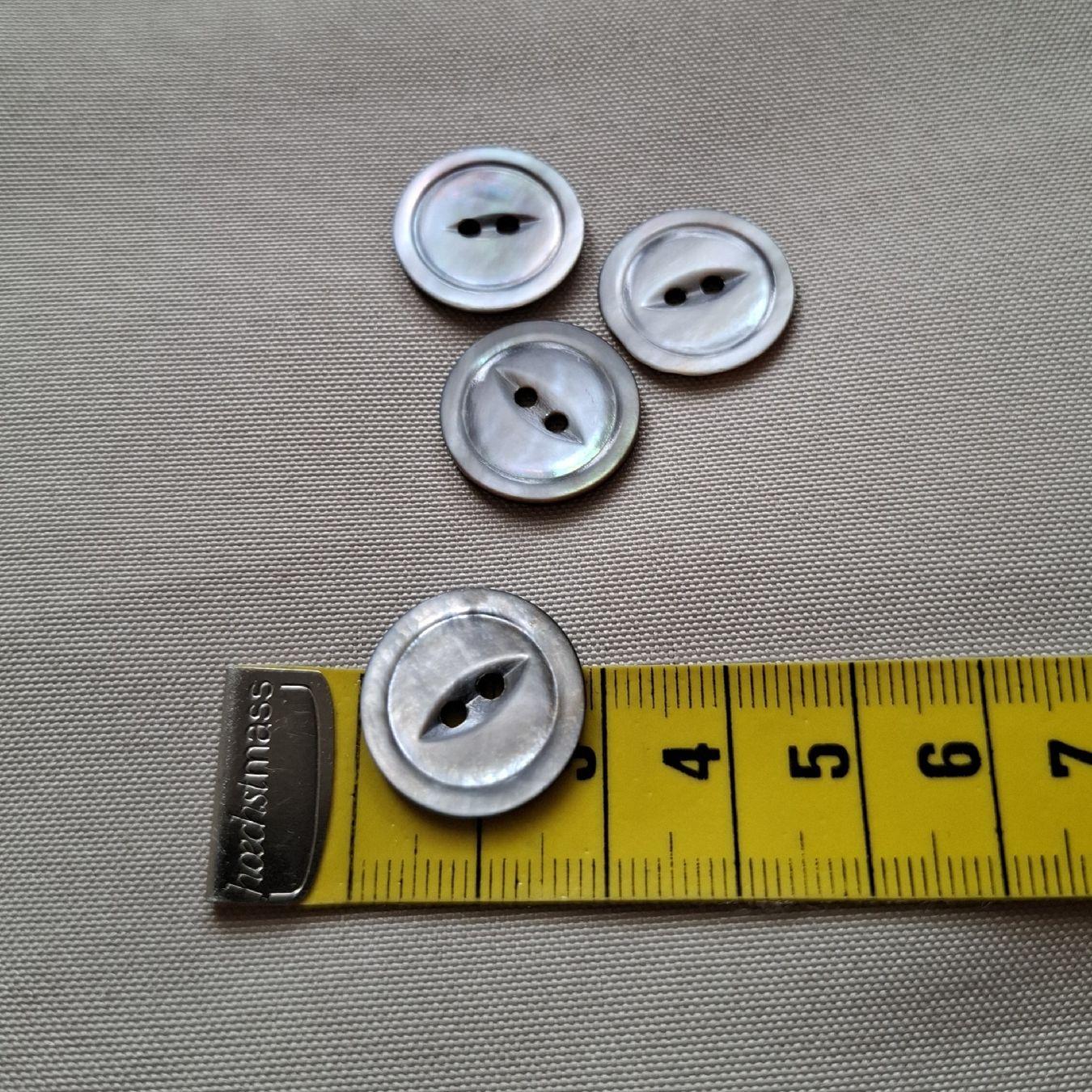 Bottoni: 4er Set Perlmutt-Knöpfe 19 mm. – Usato da Dietikon venduto da Hirschkopf 3