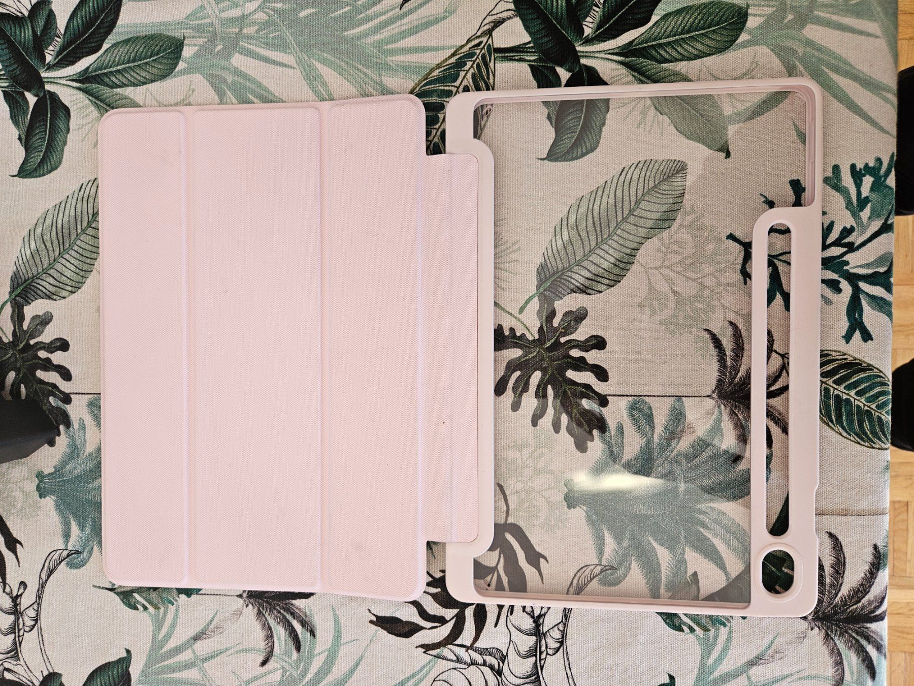 Samsung Covers & Borse: Rosa iPad Hülle Case Samsung – Usato da Zürich venduto da SkullLady88