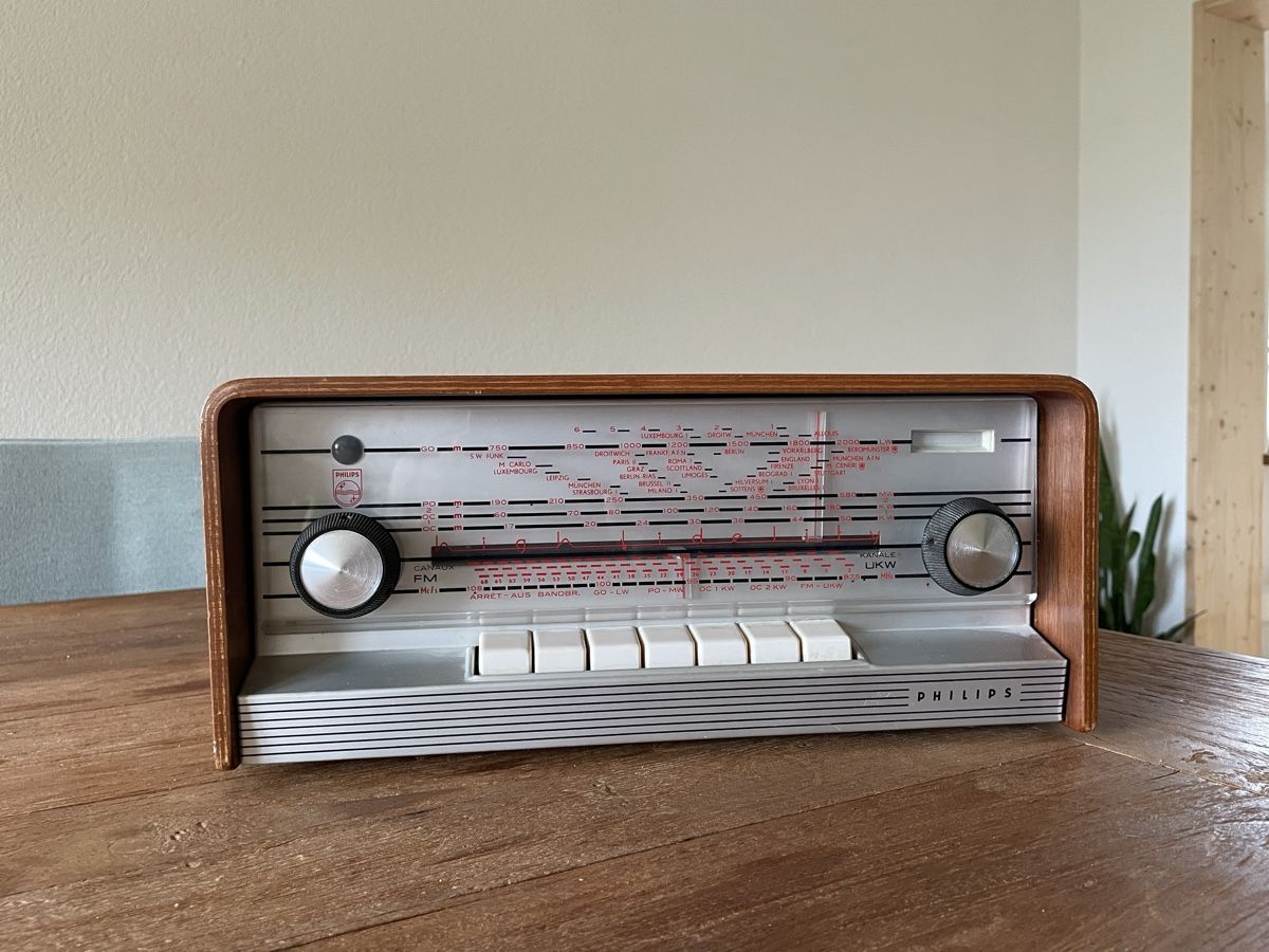 Philips Radio: Philips A5X83A/19 Midcentury Röhrenradio – Usato da Degersheim venduto da Finch21