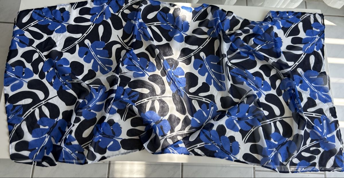 Foulards, Tücher & Schals: LA BLANCA Sarong blue white leaf print polyester one size – Neu (gemäss Beschreibung) aus Saland von ele_vc96