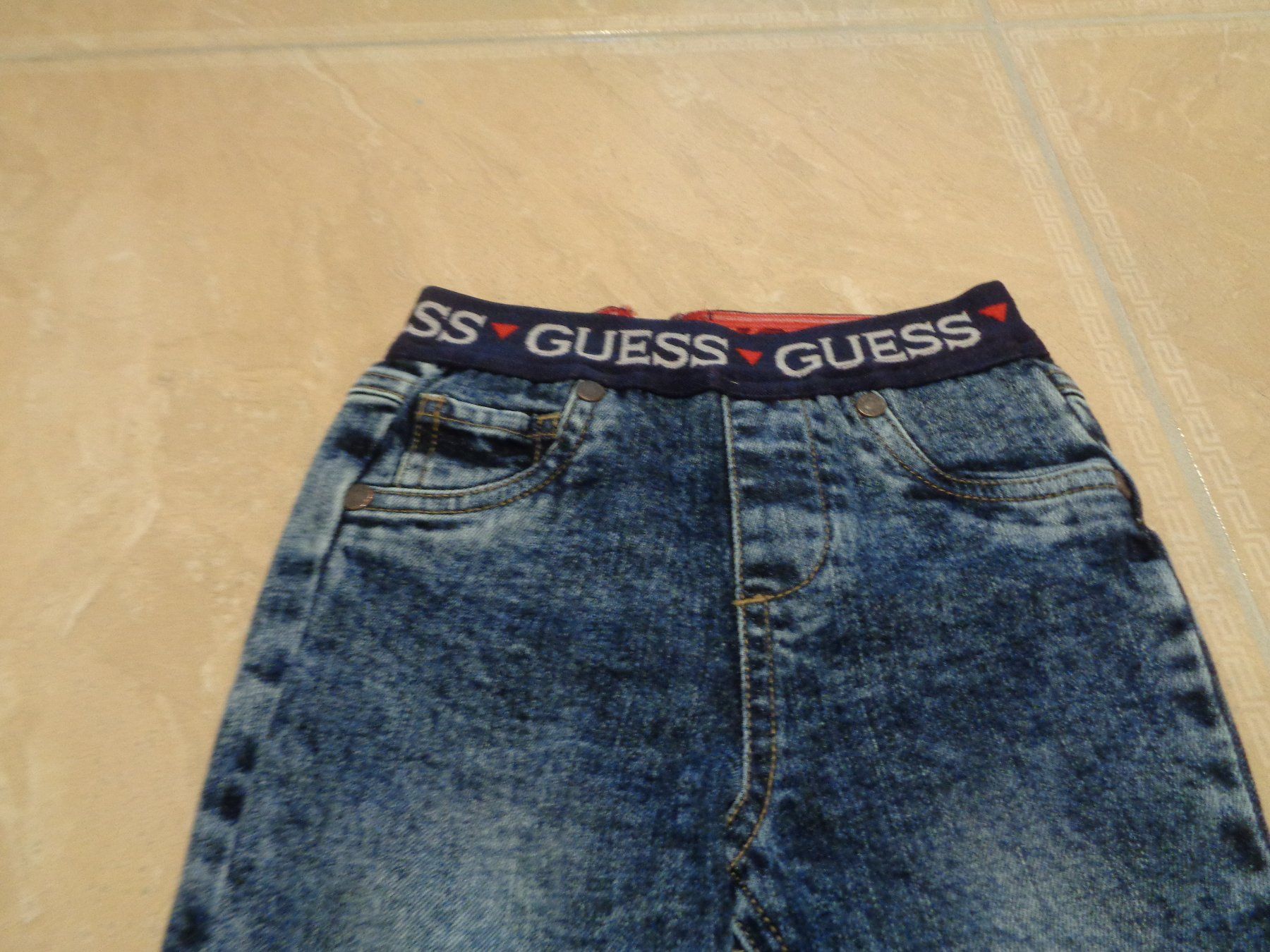 Guess Pantalons: Guess NWT Jeans, 2J 92 – D'occasion à Klingnau par Markus14 1