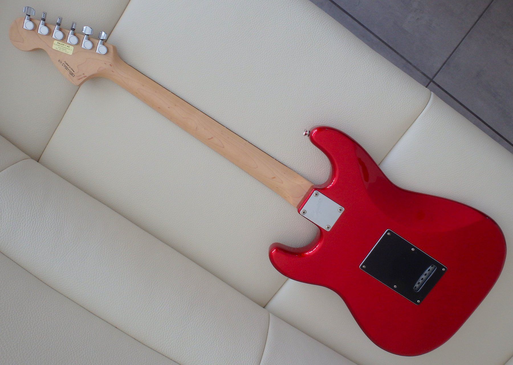 Washburn Strumenti musicali: E-Gitarre SQUIER Stratocaster mit FENDER-Case – Usato da Wattwil venduto da webrawa 8