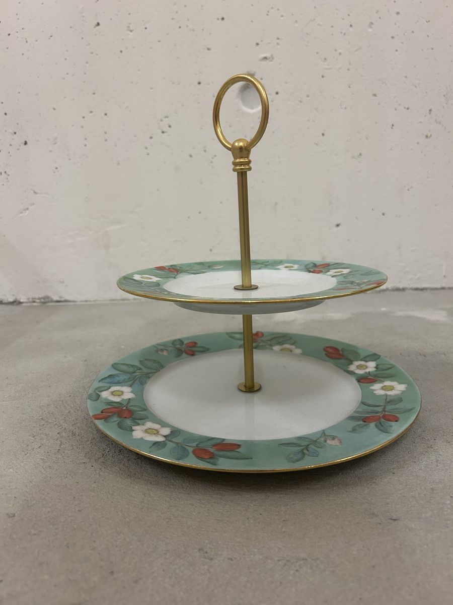 Set di piatti: porcelain cake stand – Nuovo (secondo la descrizione) da Baden venduto da ana.schneebeli