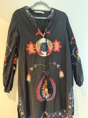 Zara Kleid schwarz Grösse M Stickerei Damen