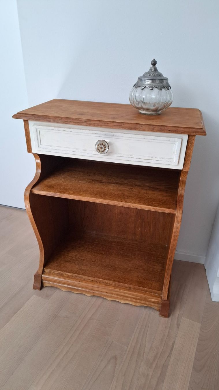 Commodes: Nachttisch Holz mit Schublade – D'occasion à Buochs par regenbogen7365