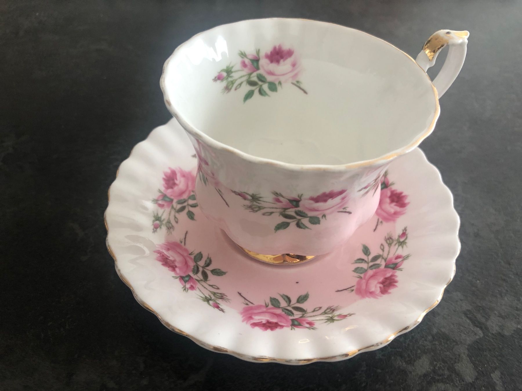 Royal Albert Tazze: Royal Albert Tasse & Unterteller – Usato da Oberglatt ZH venduto da ssch81