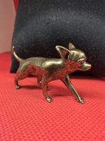 Figur Chihuahua Hund aus Messing antik goldfarben